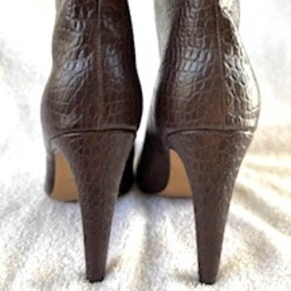 Express dark brown croc embossed heeled booties NWT Size 8 - Picture 6 of 10